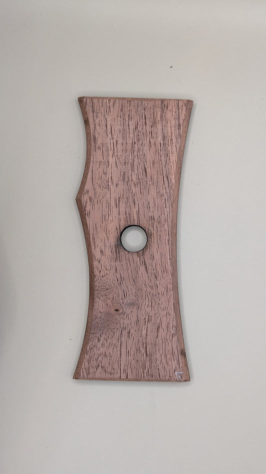 Drehschiene 8 aus Massivholz mit ergonomischer Kontur für die Keramikarbeit